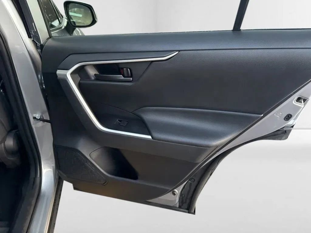 Used 2022 Toyota RAV4 LE FWD image 29