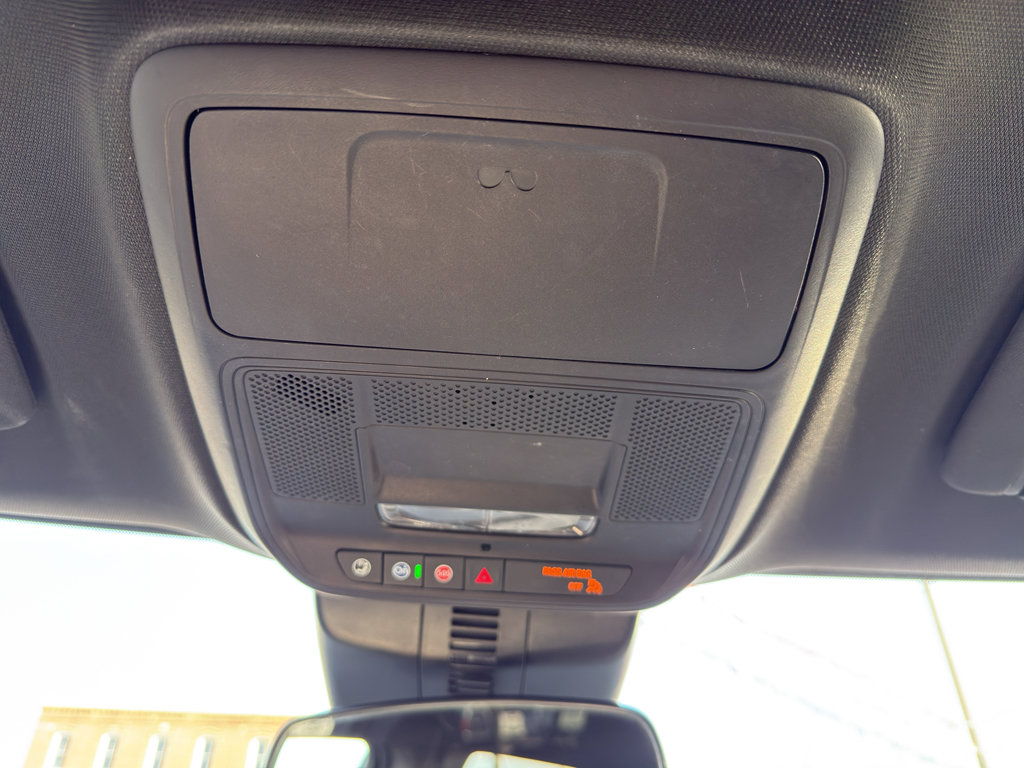 Used 2025 Chevrolet Traverse LT image 32