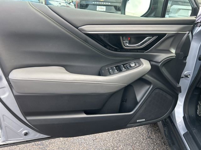 Used 2025 Subaru Outback Onyx Edition image 11