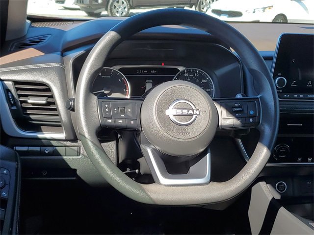 Used 2023 Nissan Rogue SV image 11