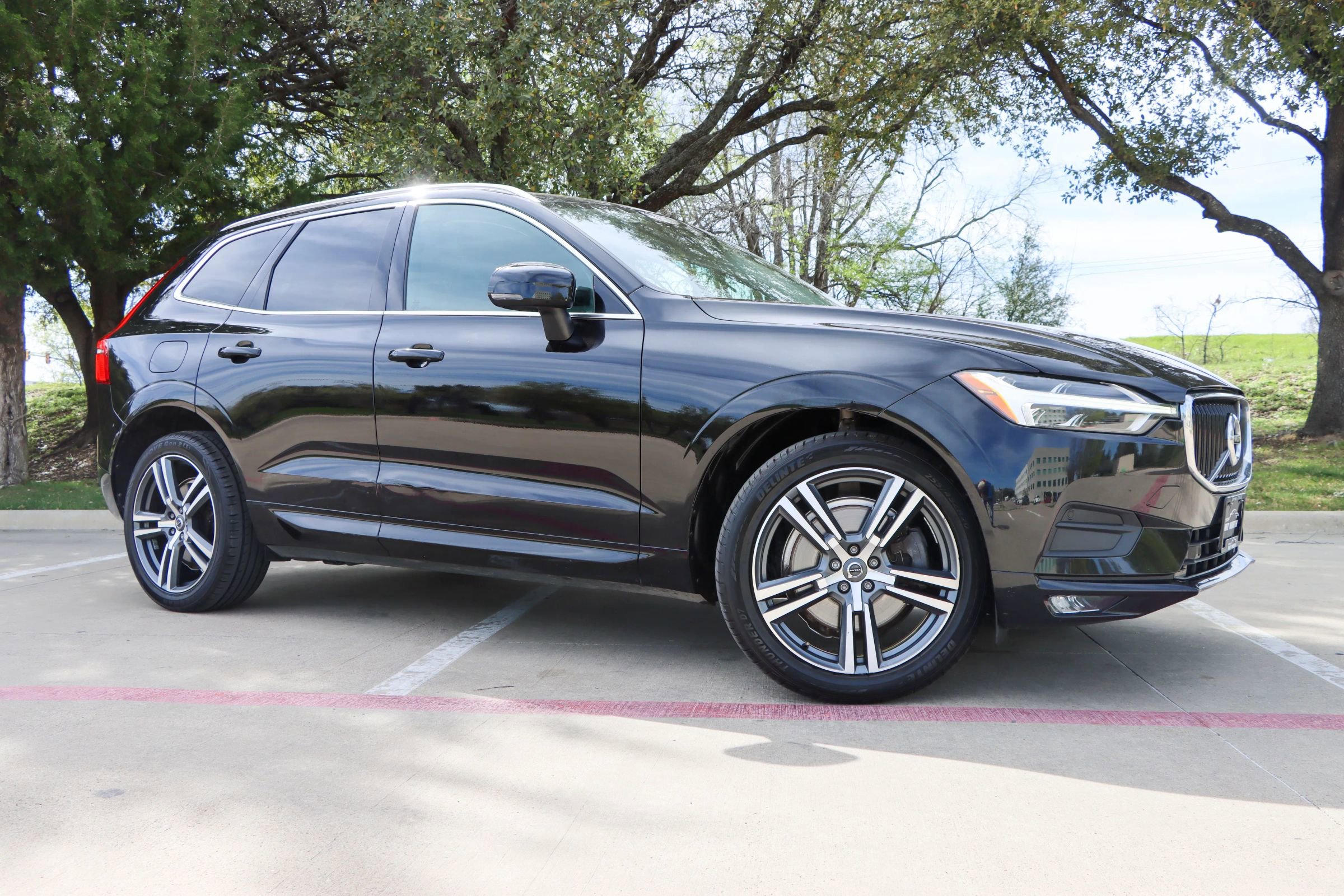 Used 2021 Volvo XC60 T6 Momentum w/ Premium Package