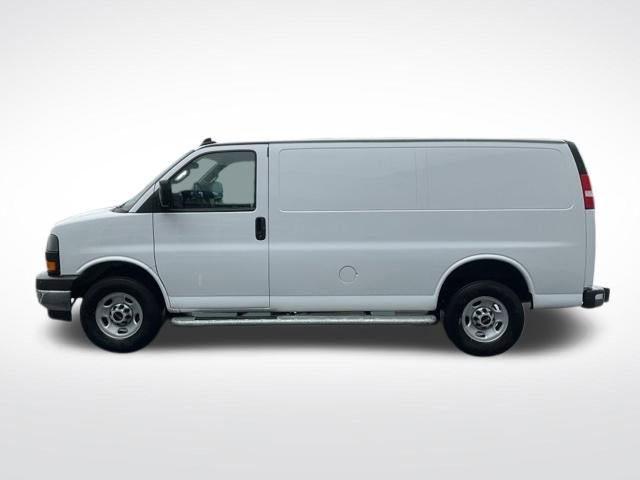 Used 2024 GMC Savana 2500 w/ Driver Convenience Package RWD image 4