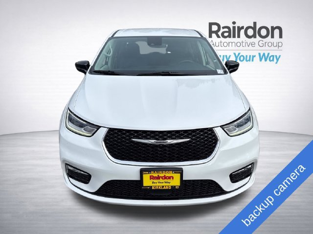 Used 2024 Chrysler Pacifica Limited FWD image 2