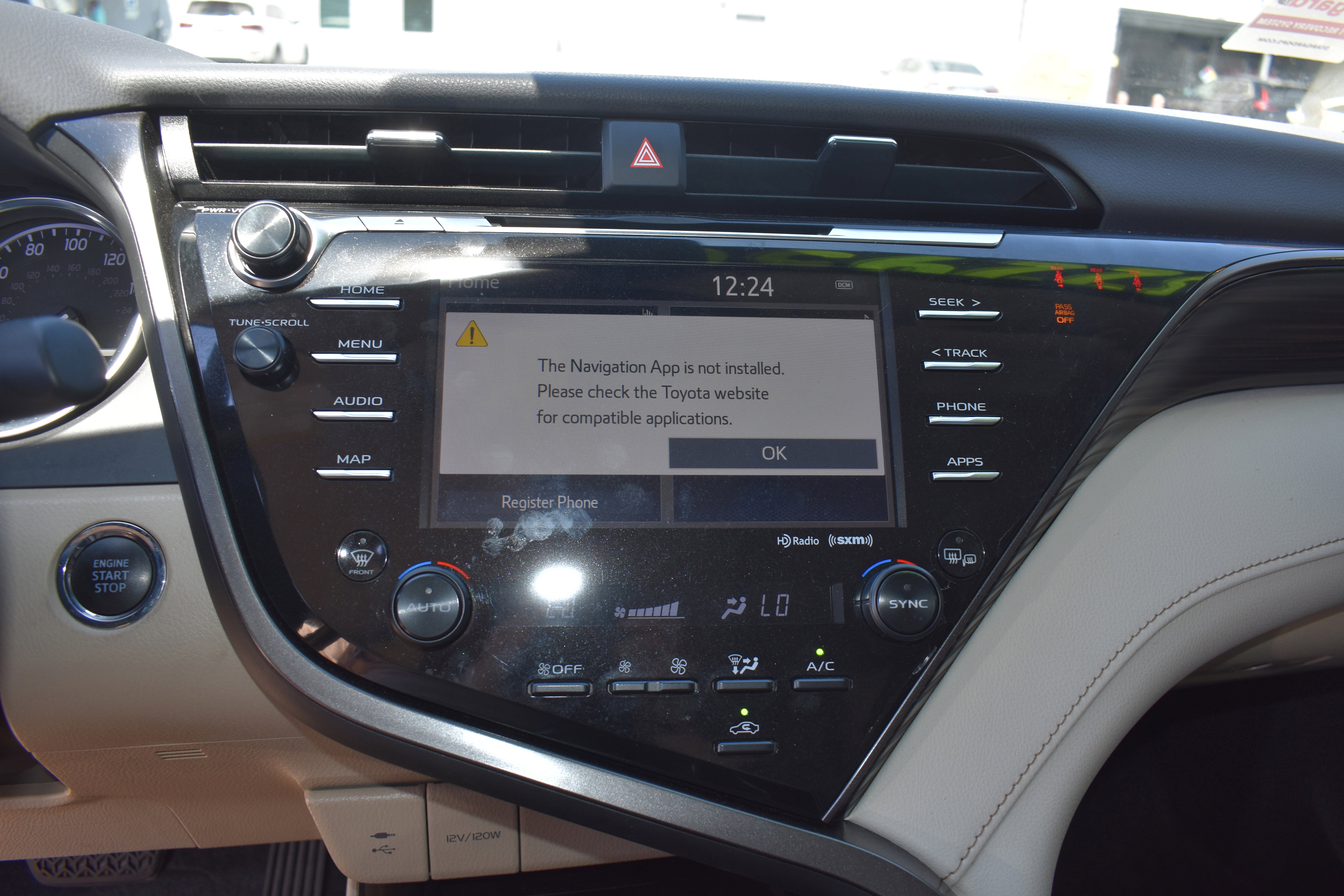 Used 2019 Toyota Camry XLE FWD image 18