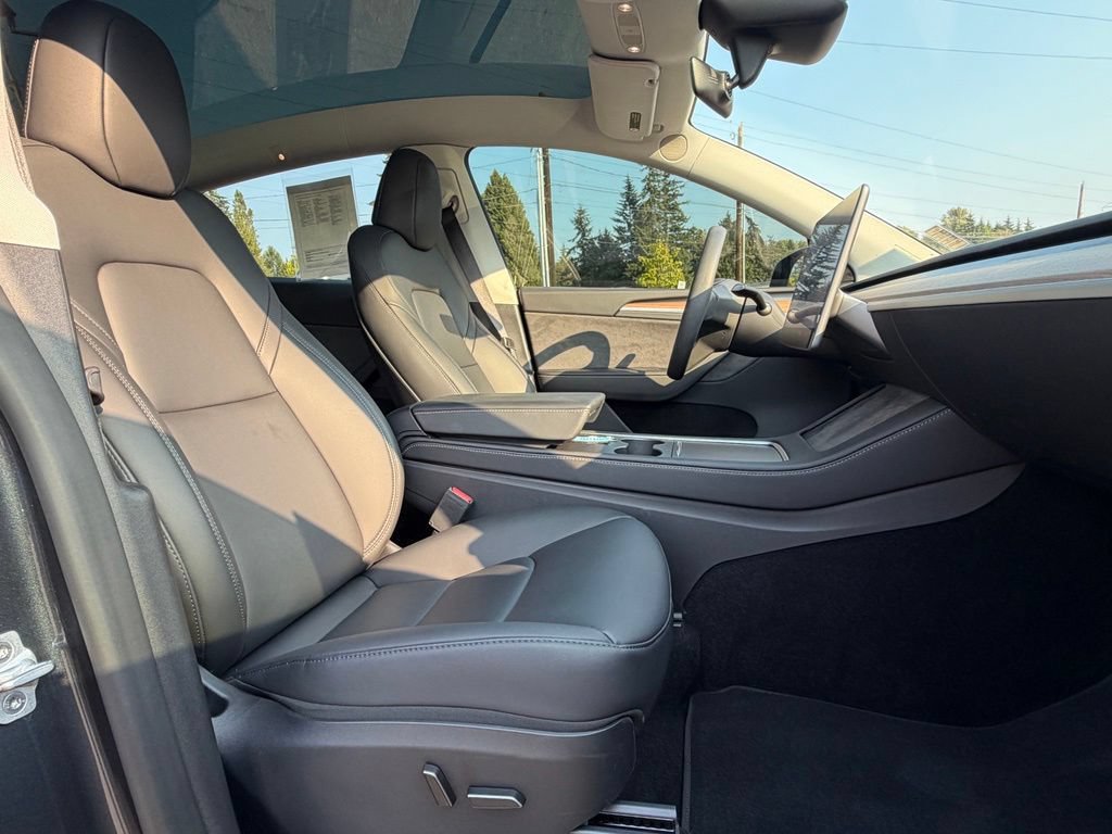 Used 2024 Tesla Model Y Long Range AWD/4WD image 32