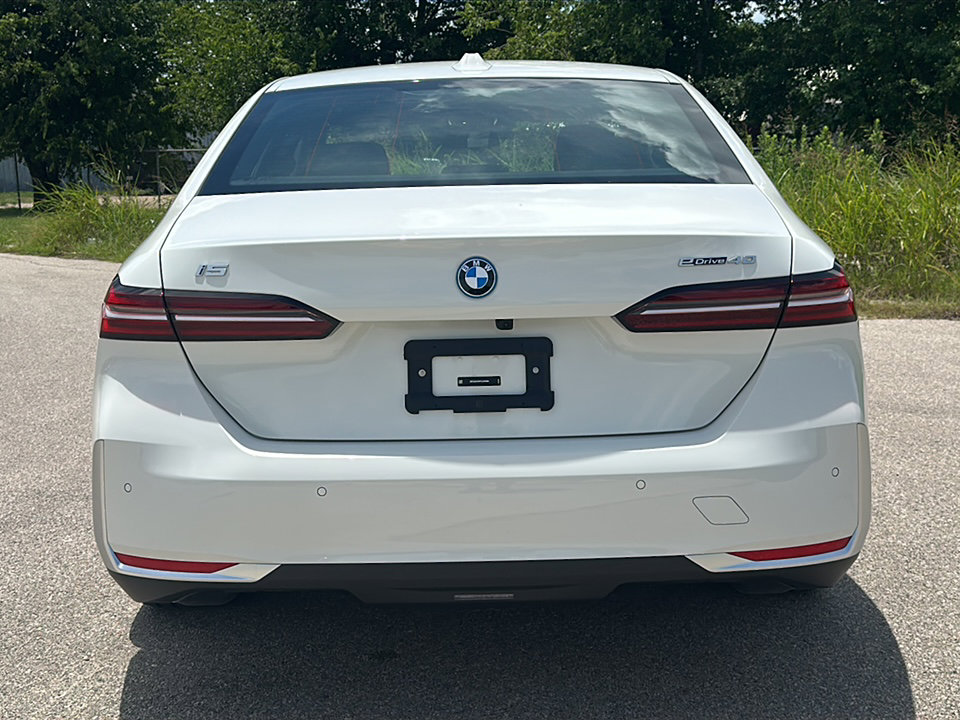 New 2026 BMW i5 eDrive40 image 7