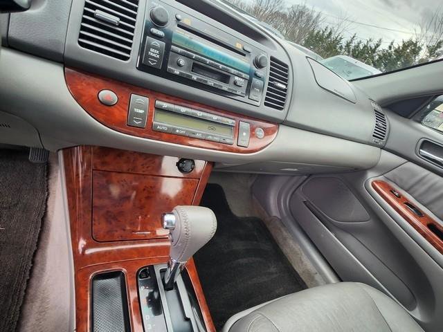 Used 2005 Toyota Camry LE FWD image 14