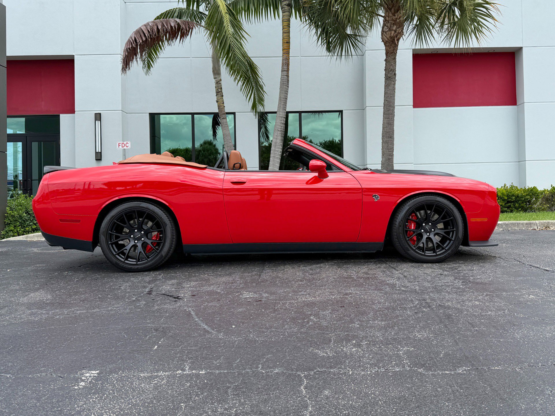 Used 2015 Dodge Challenger SRT Hellcat image 3