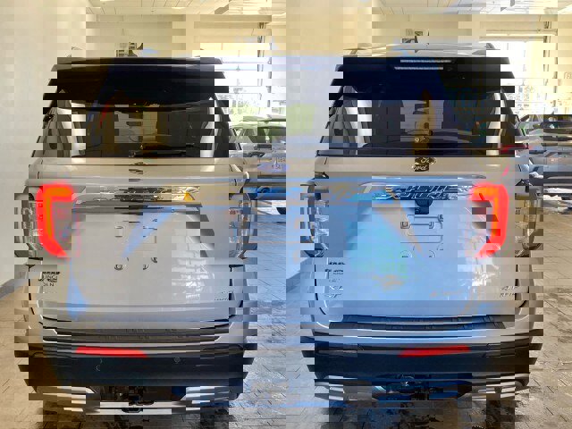 Used 2022 Ford Explorer XLT w/ Equipment Group 202A image 6