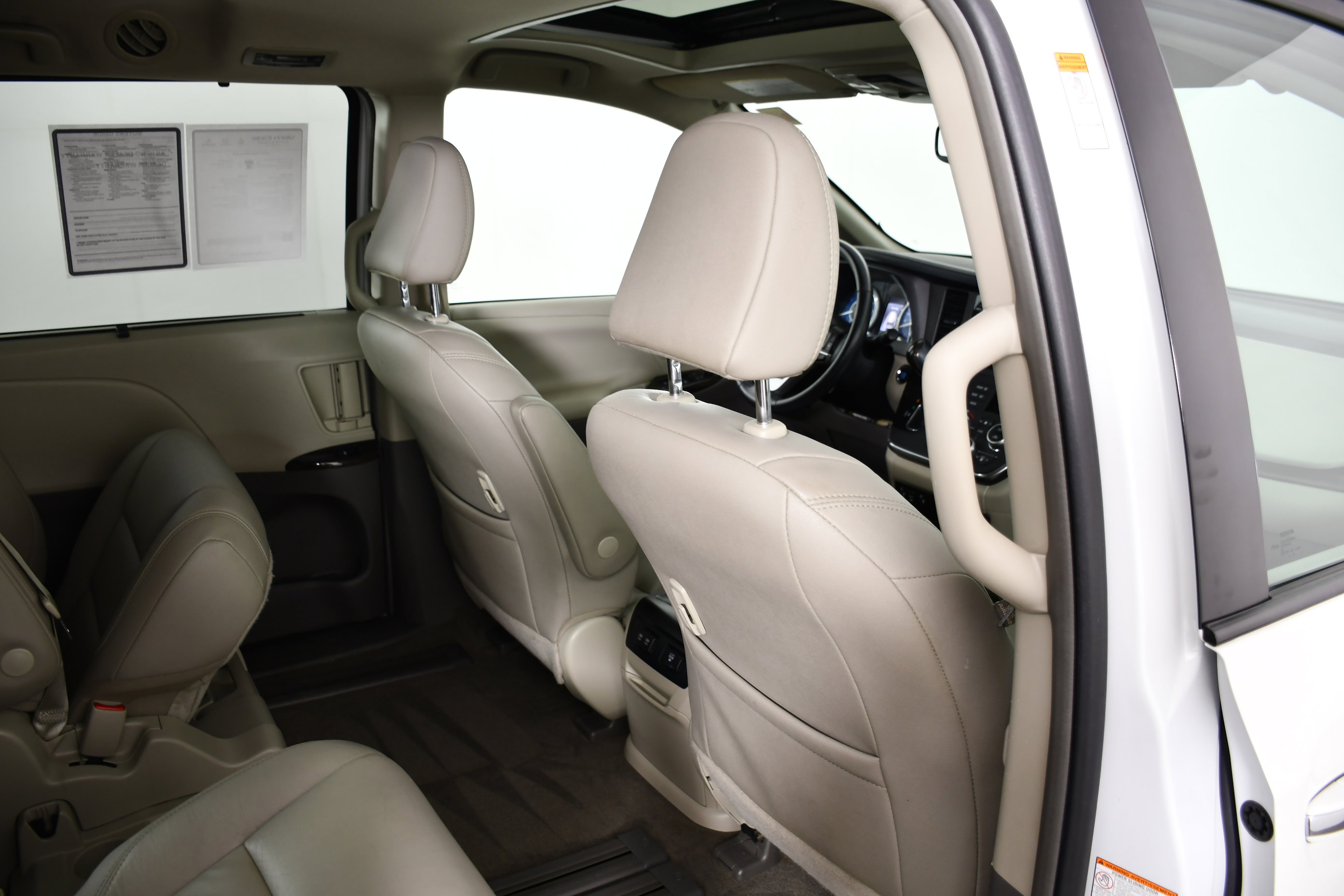 Used 2018 Toyota Sienna XLE FWD image 42