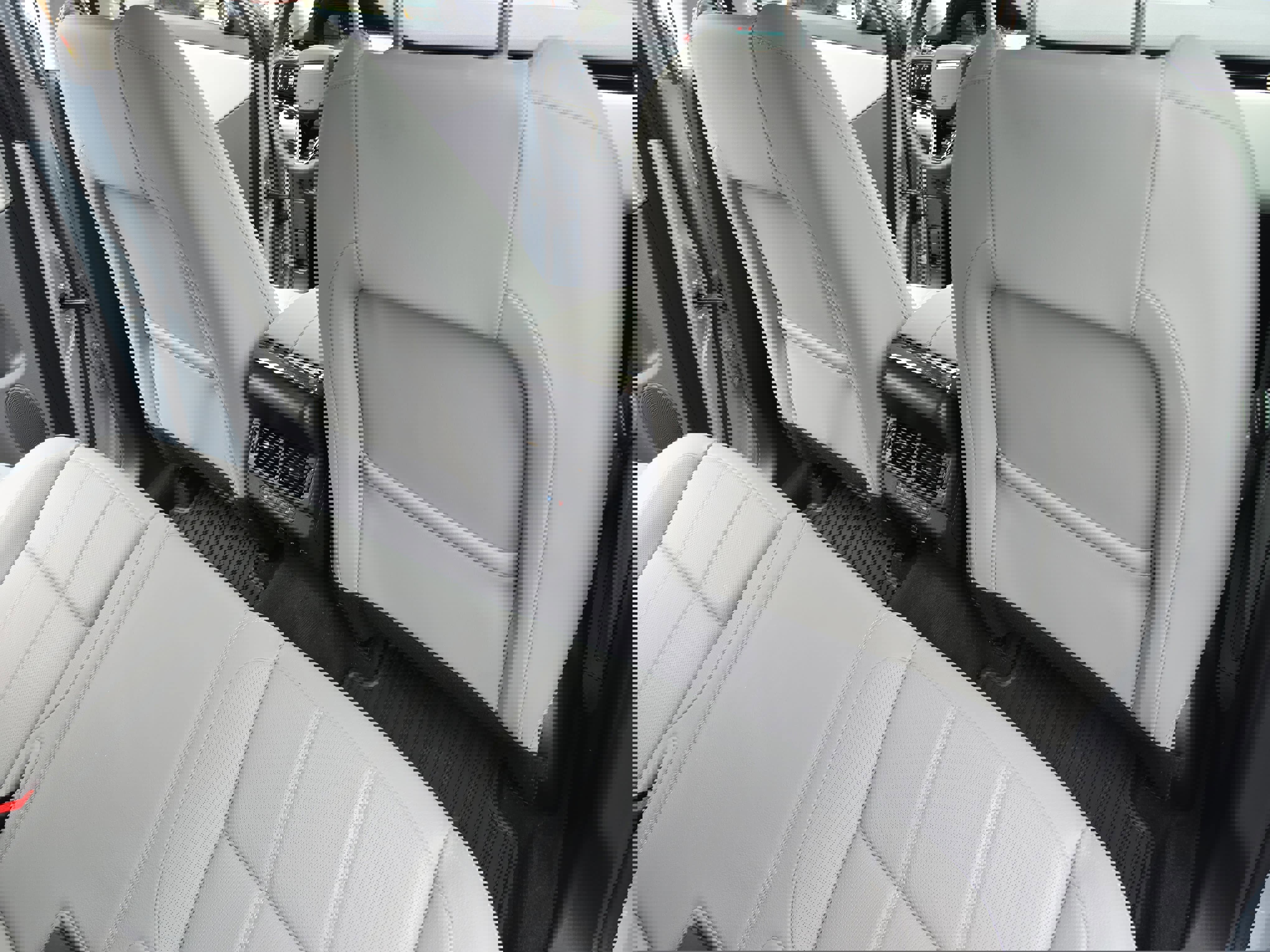 Used 2025 Land Rover Range Rover Evoque S image 11