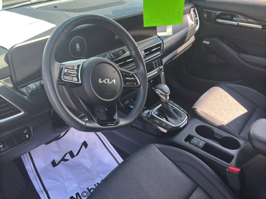 Certified 2024 Kia Seltos SX w/ SX Sunroof Package image 12