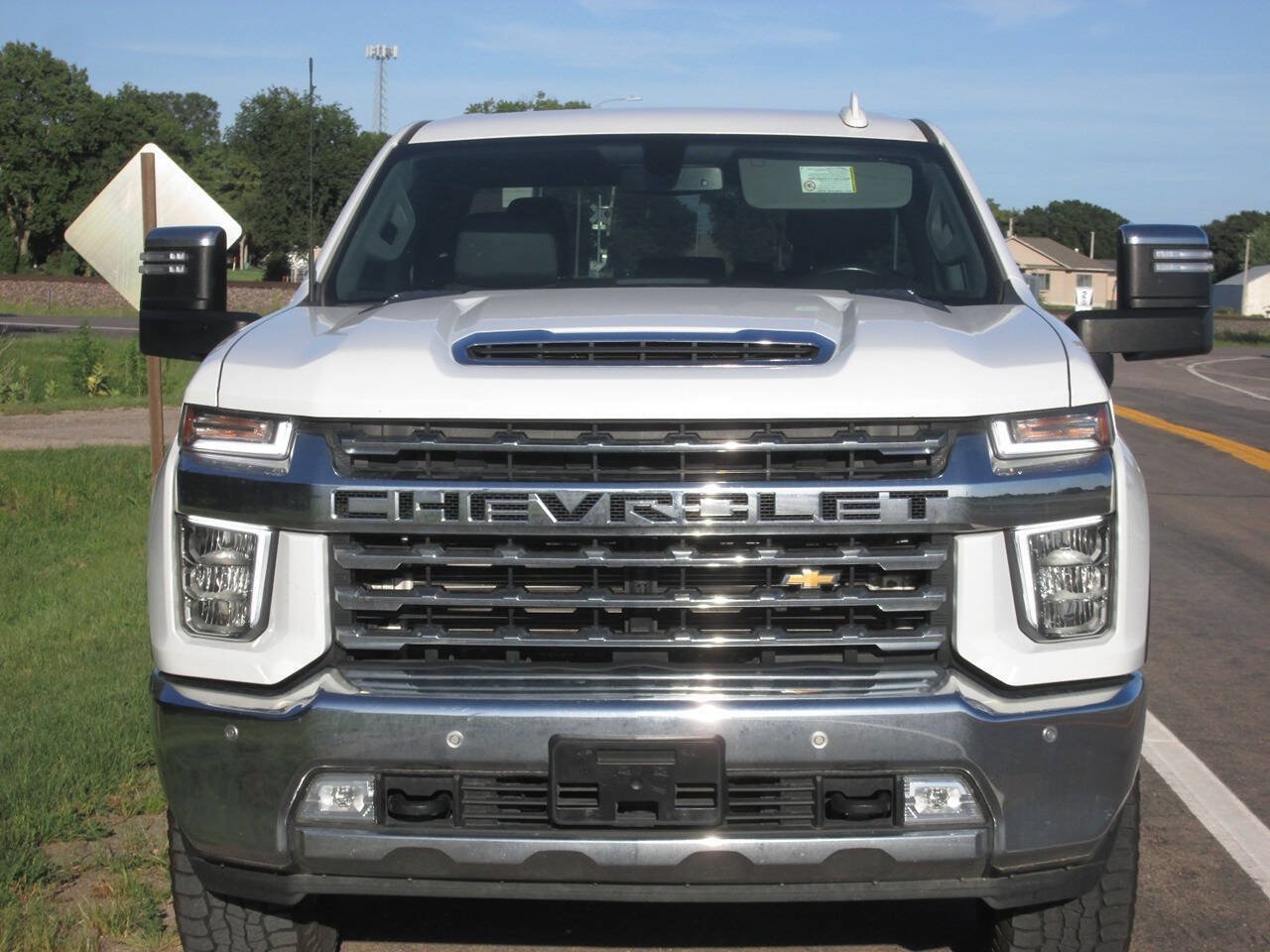 Used 2022 Chevrolet Silverado 2500 LTZ w/ Safety Package AWD/4WD image 5
