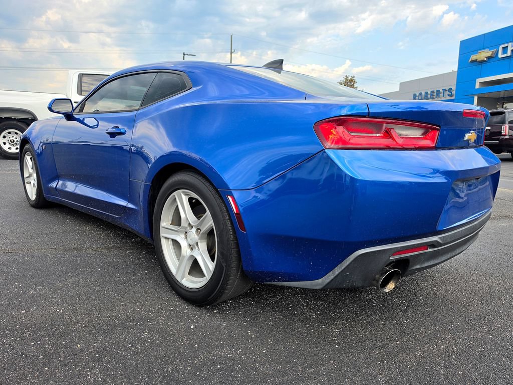 Used 2017 Chevrolet Camaro LT RWD image 4