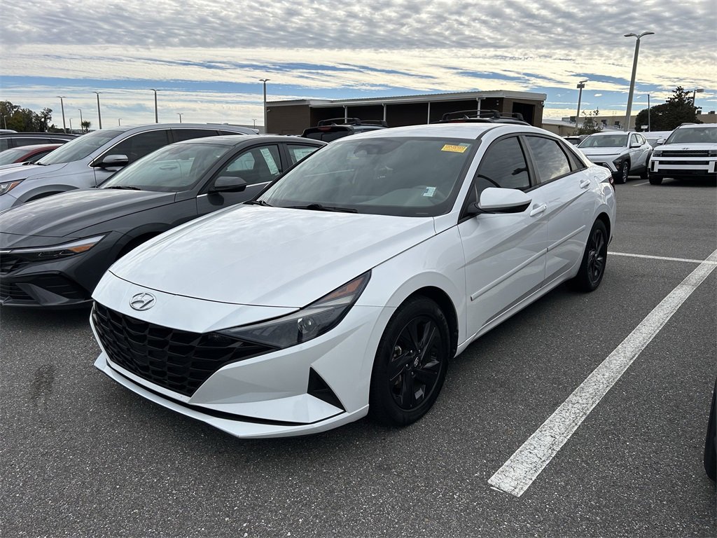 Used 2022 Hyundai Elantra SEL w/ Cargo Package image 4