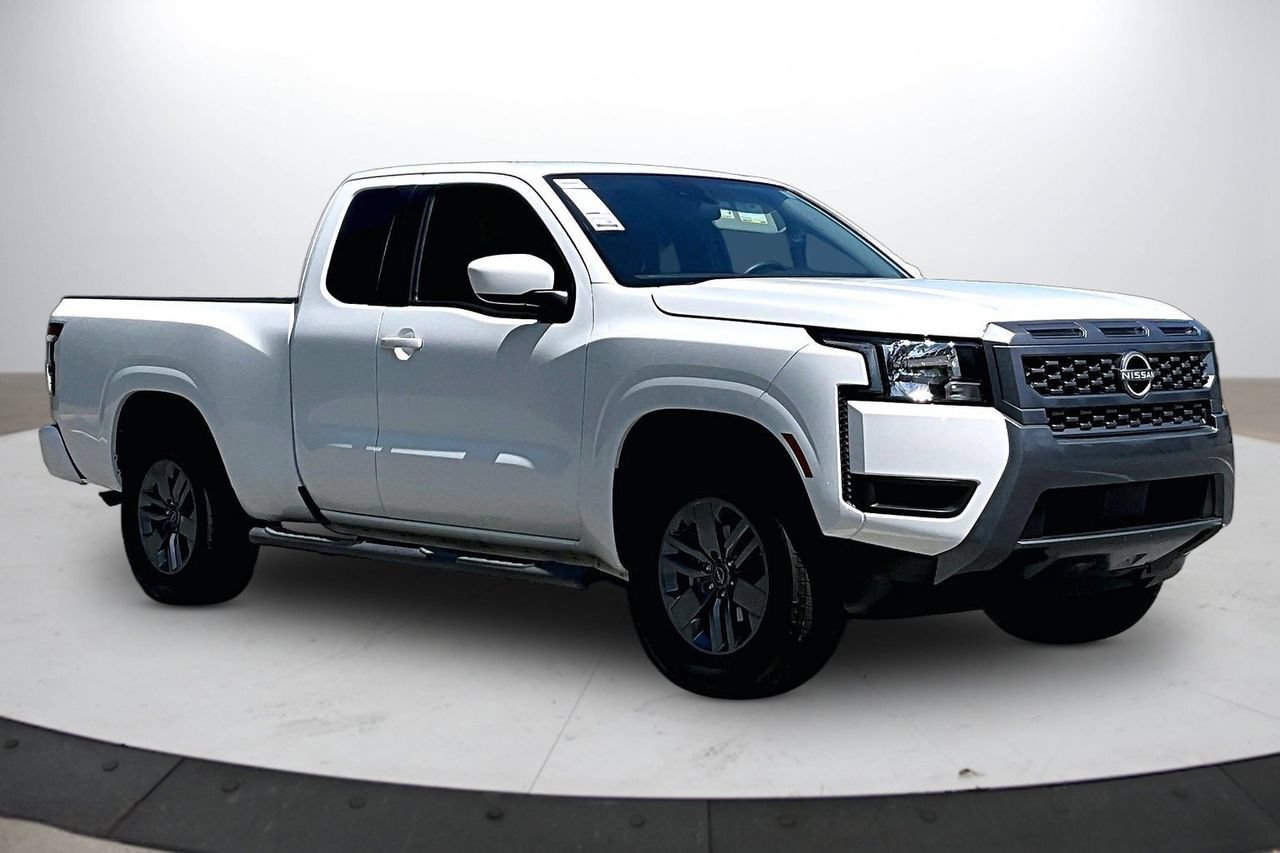 Used 2025 Nissan Frontier SV RWD image 2