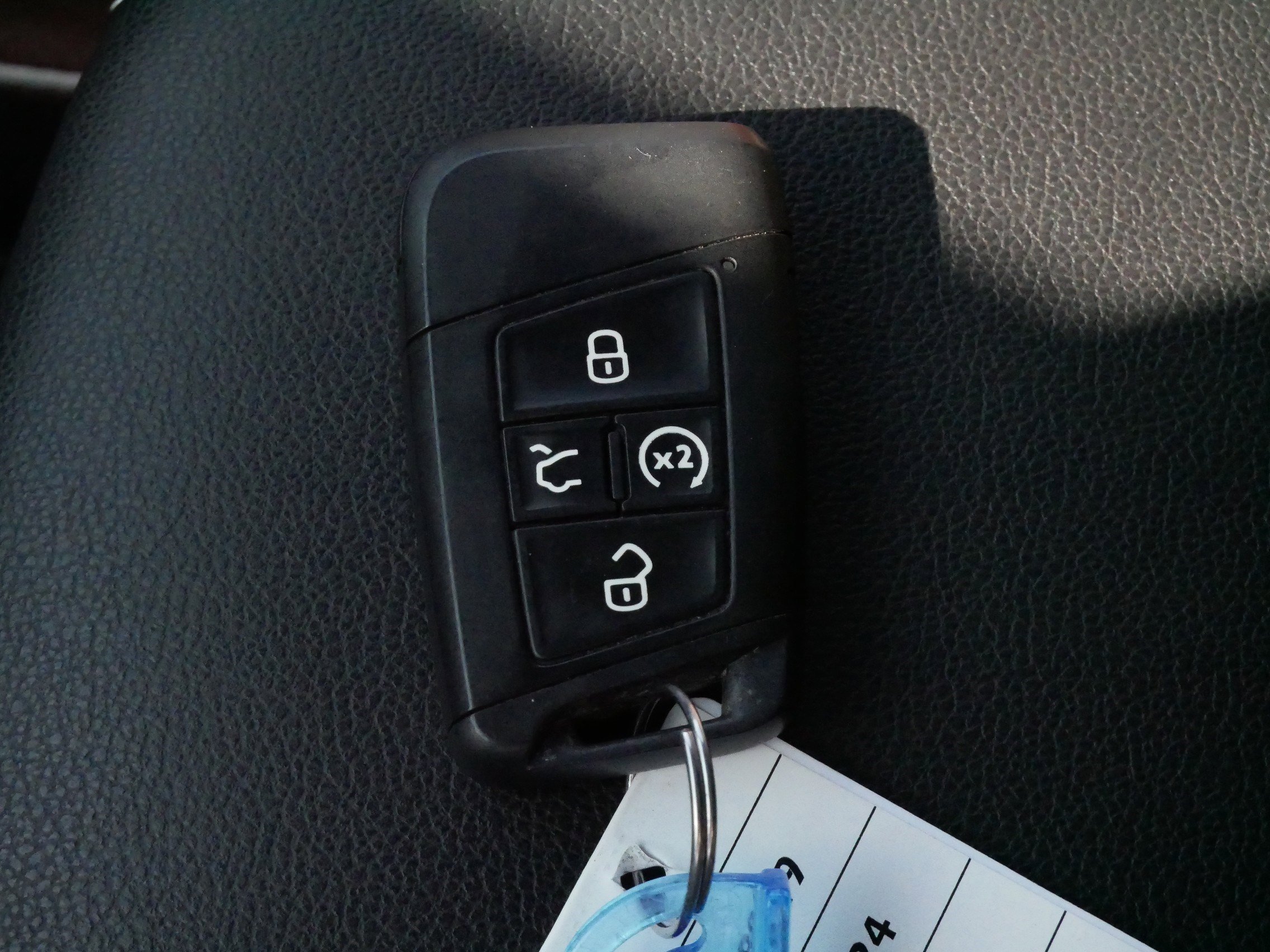 Used 2024 Volkswagen Tiguan SEL R-Line image 31