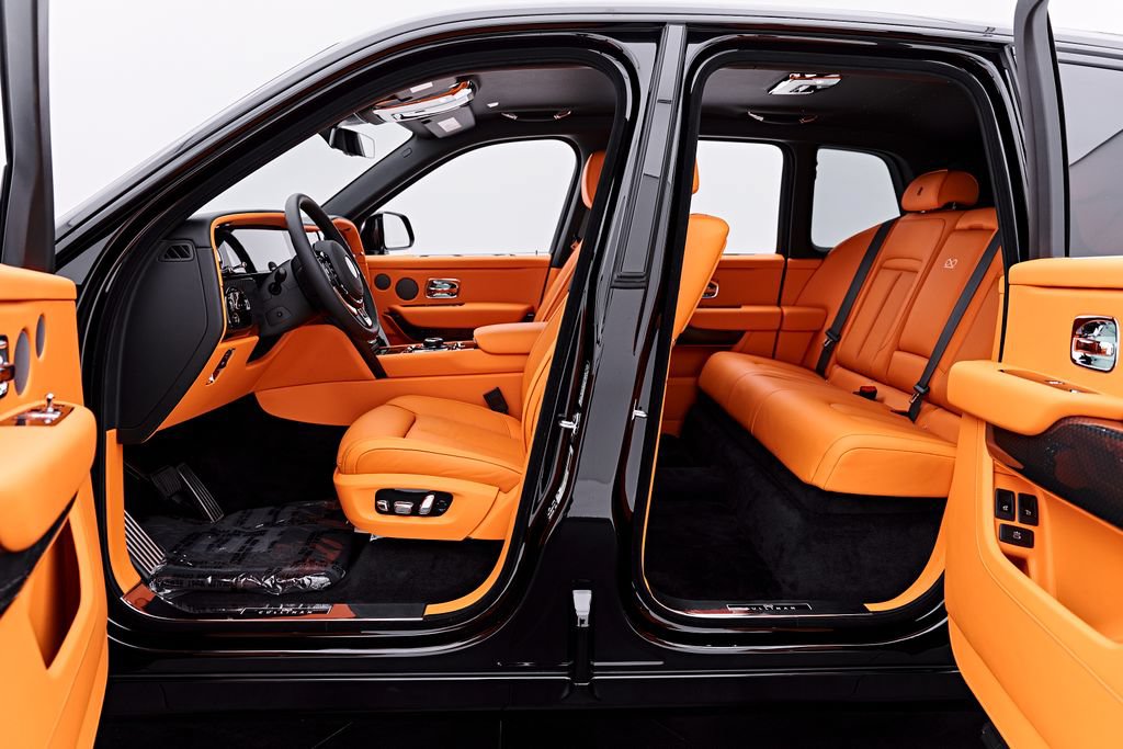 Used 2026 Rolls-Royce Cullinan Black Badge AWD/4WD image 43