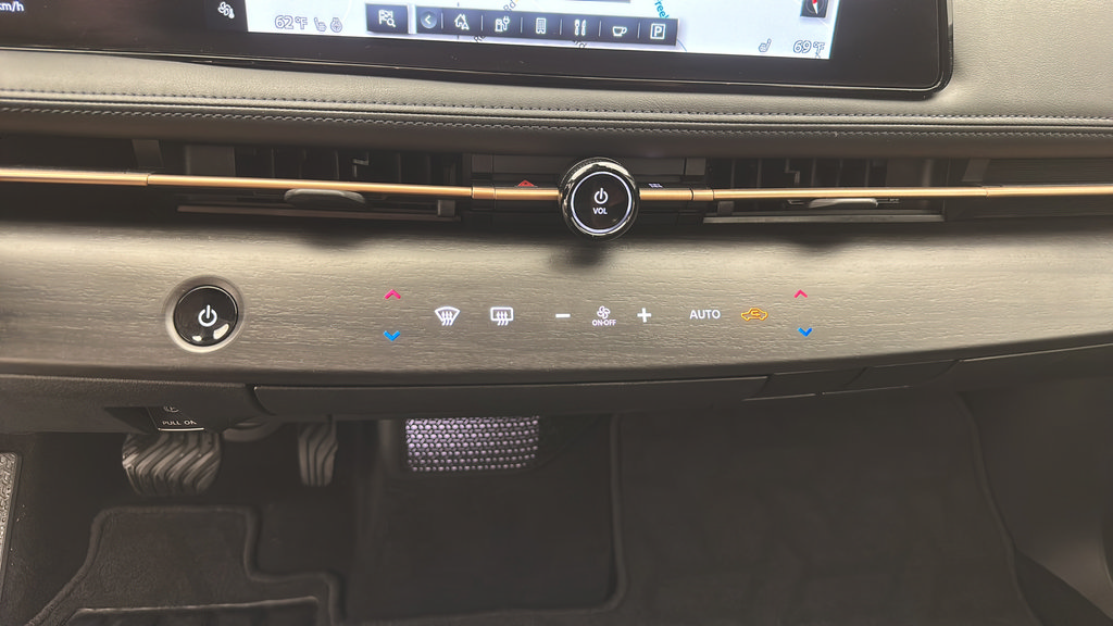 Used 2024 Nissan Ariya AWD image 17