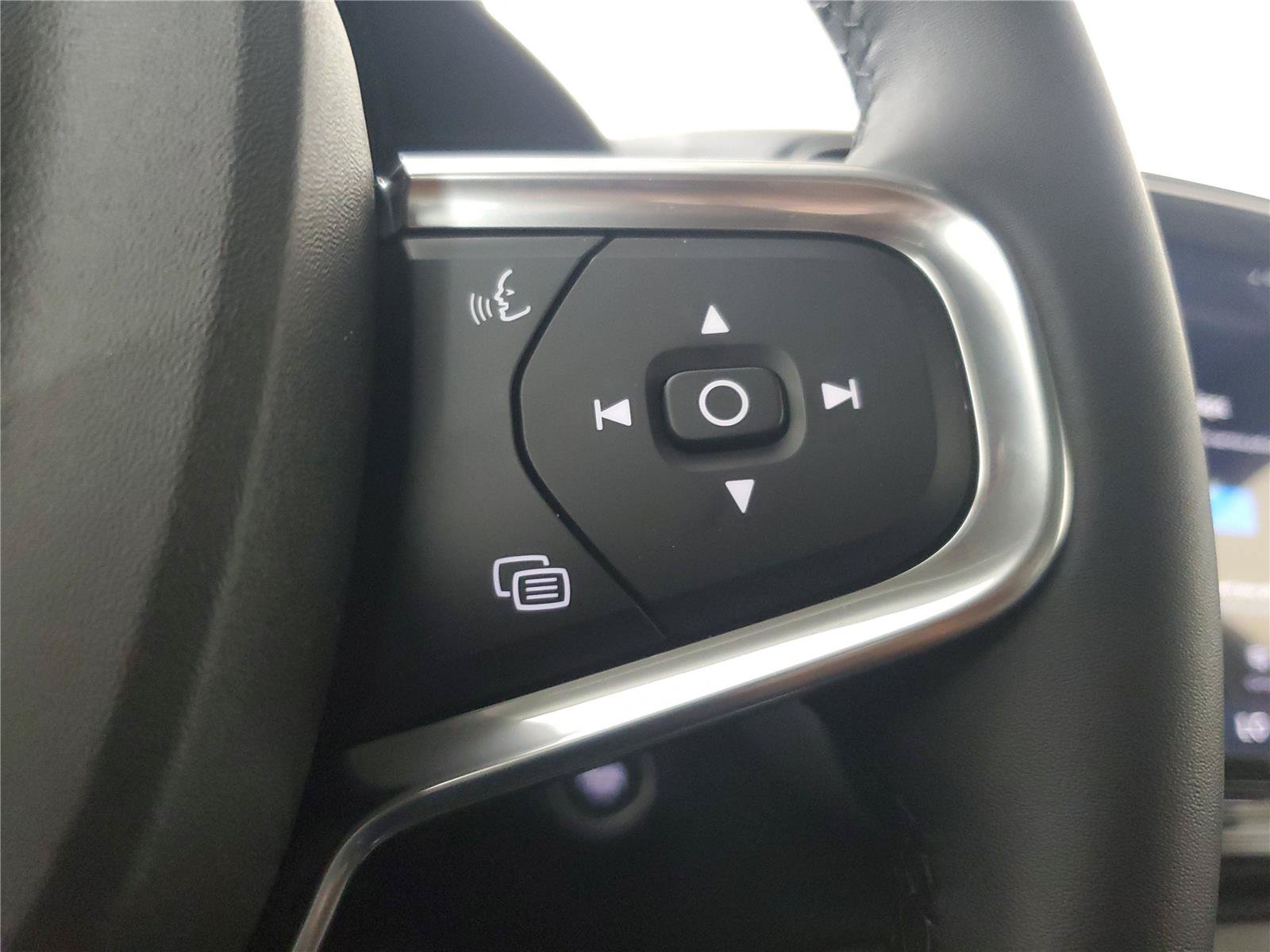 New 2026 Volvo XC40 B5 Plus w/ Protection Package Premier AWD/4WD image 26