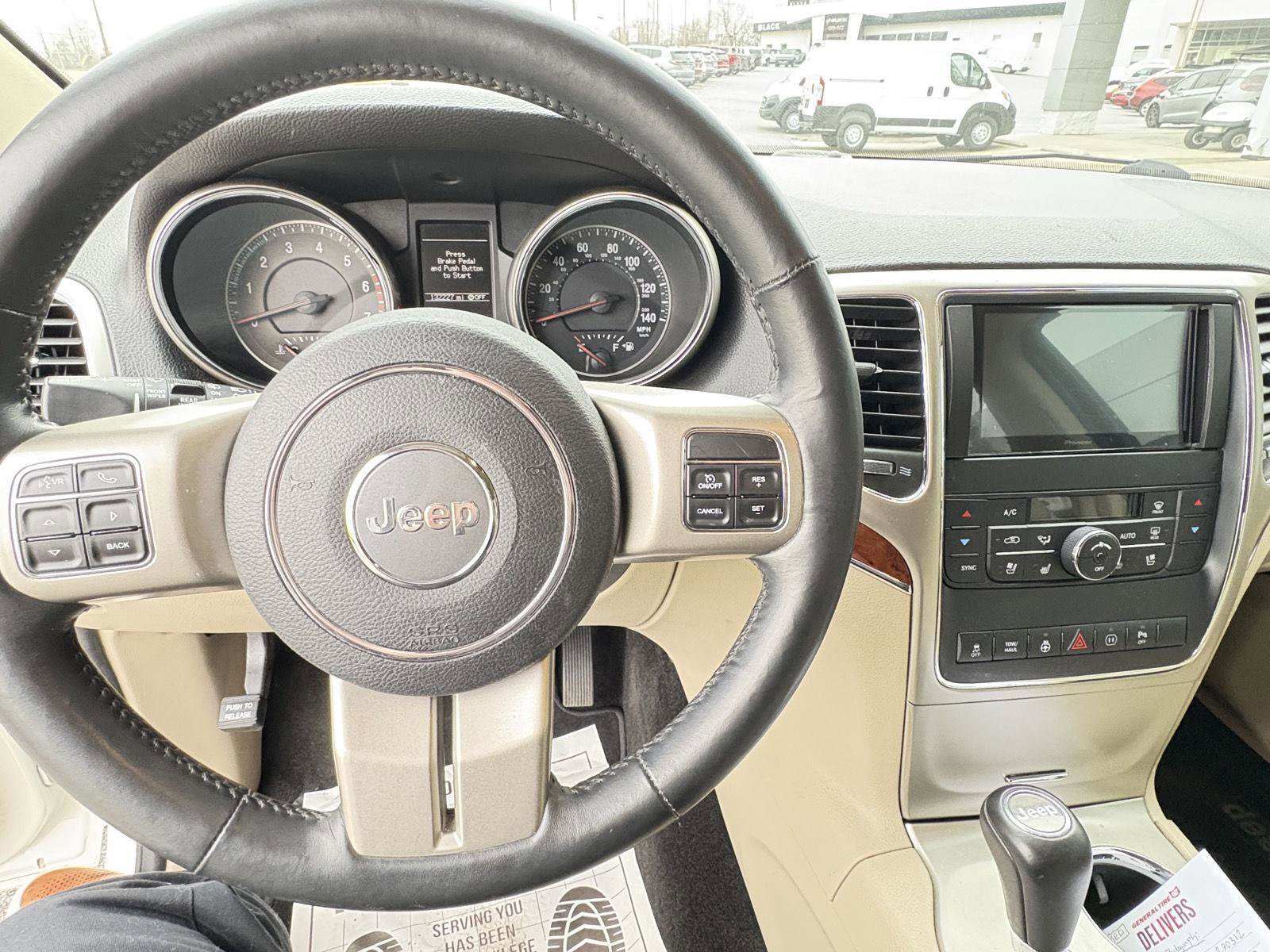 Used 2012 Jeep Grand Cherokee Limited w/ Luxury Group II image 10