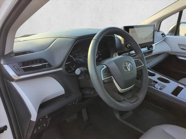 Certified 2025 Toyota Sienna XLE FWD image 13