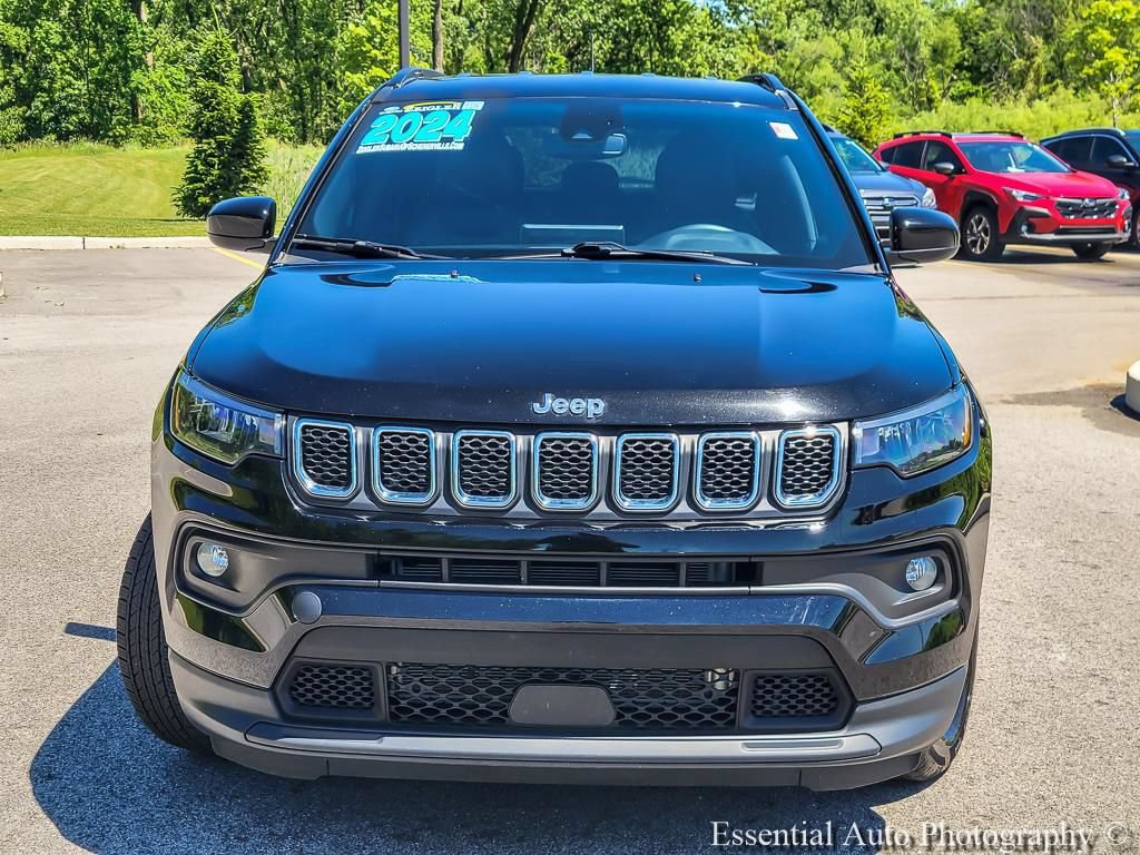 Used 2024 Jeep Compass Latitude w/ Altitude Special Edition AWD/4WD image 4