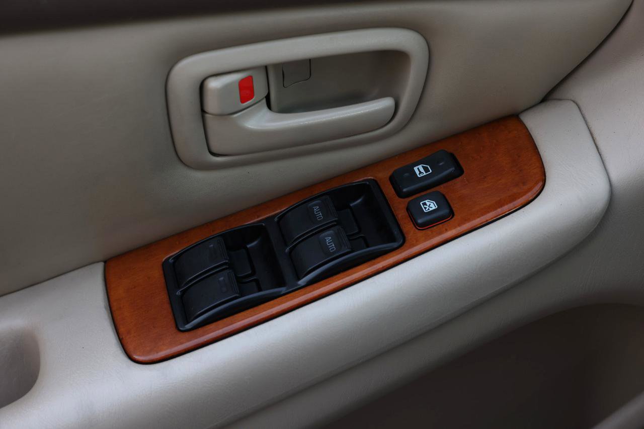 Used 2000 Lexus ES 330 image 36