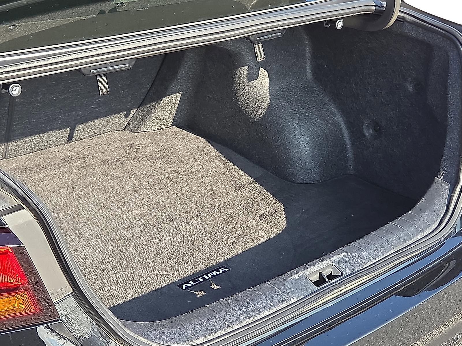 Used 2024 Nissan Altima 2.5 S image 8