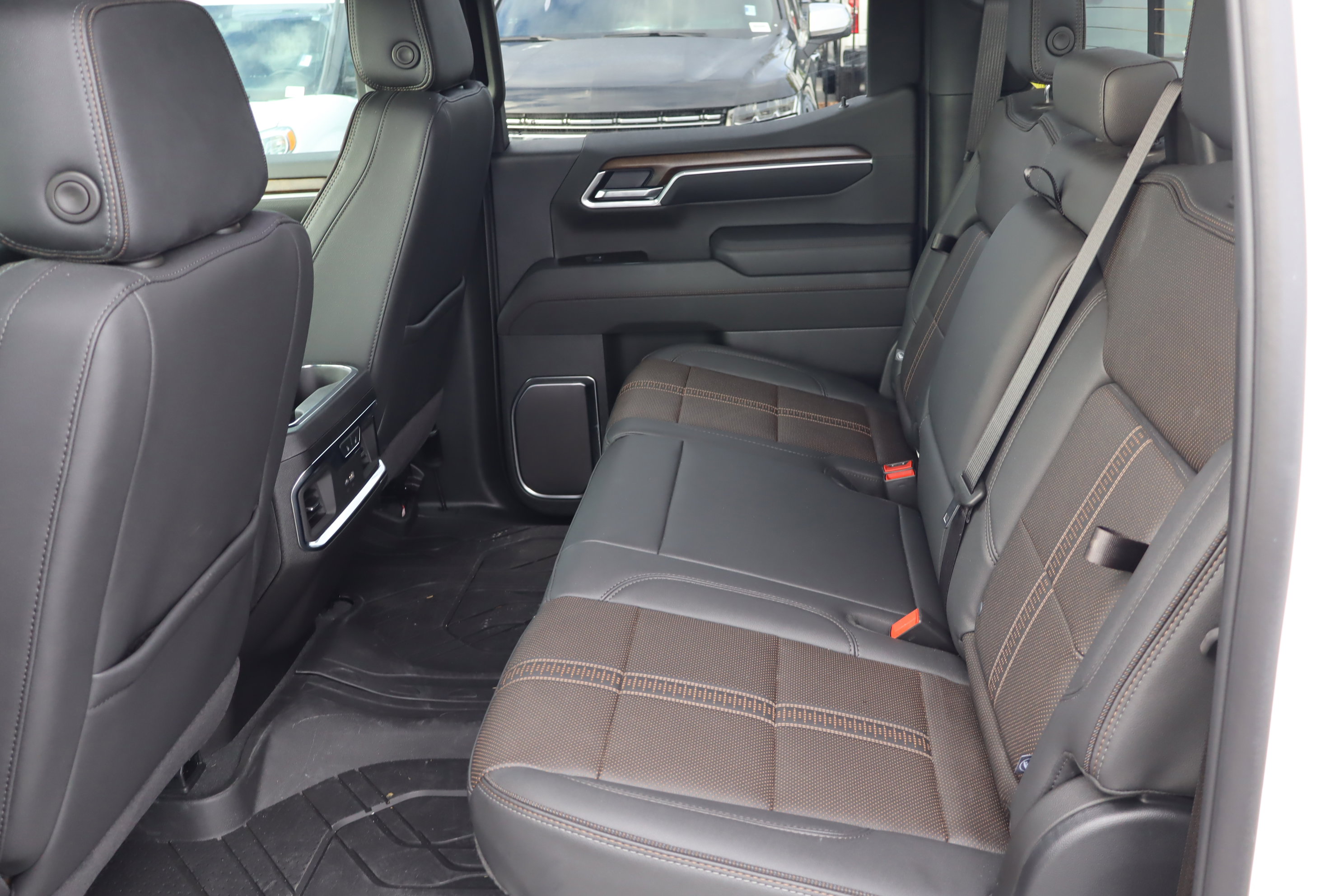 Certified 2025 Chevrolet Silverado 1500 High Country image 35