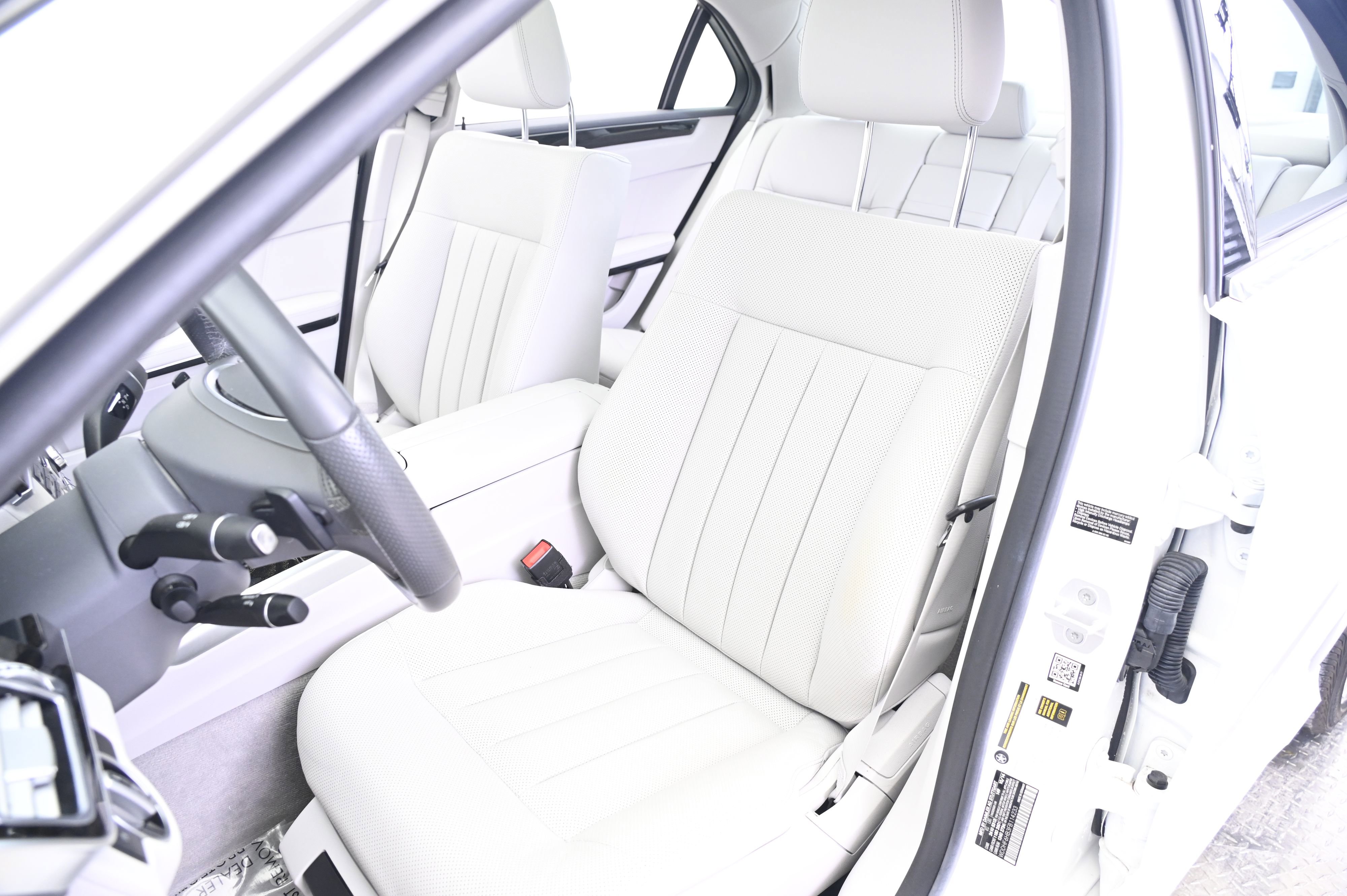 Used 2015 Mercedes-Benz E 400 4MATIC Sedan image 30