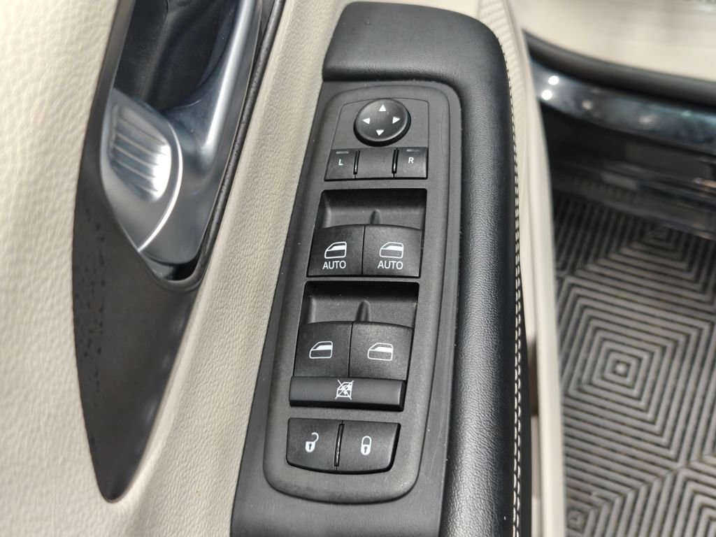 Used 2024 Chrysler Pacifica Touring-L image 53