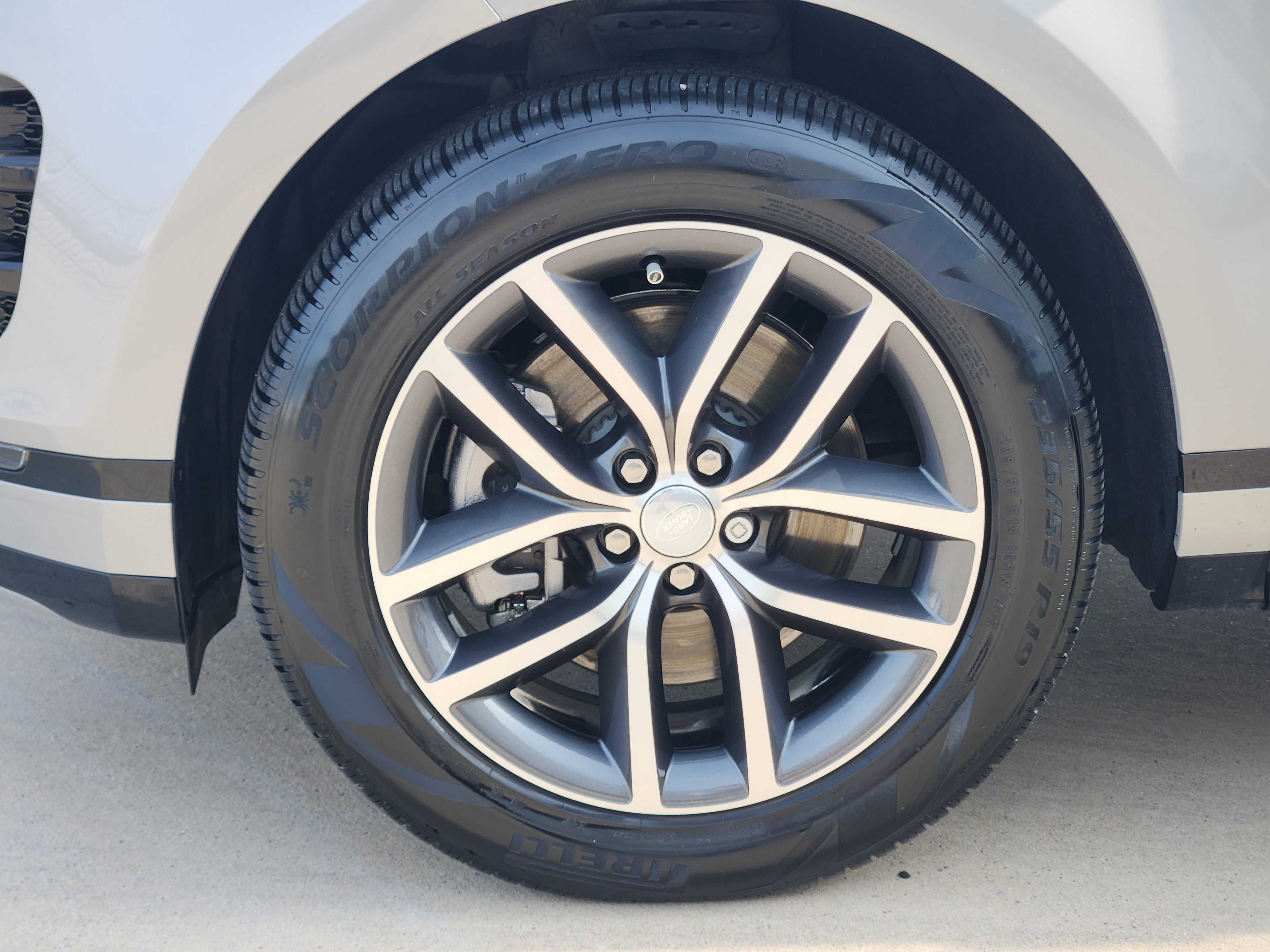 Used 2025 Land Rover Range Rover Evoque Dynamic SE image 11