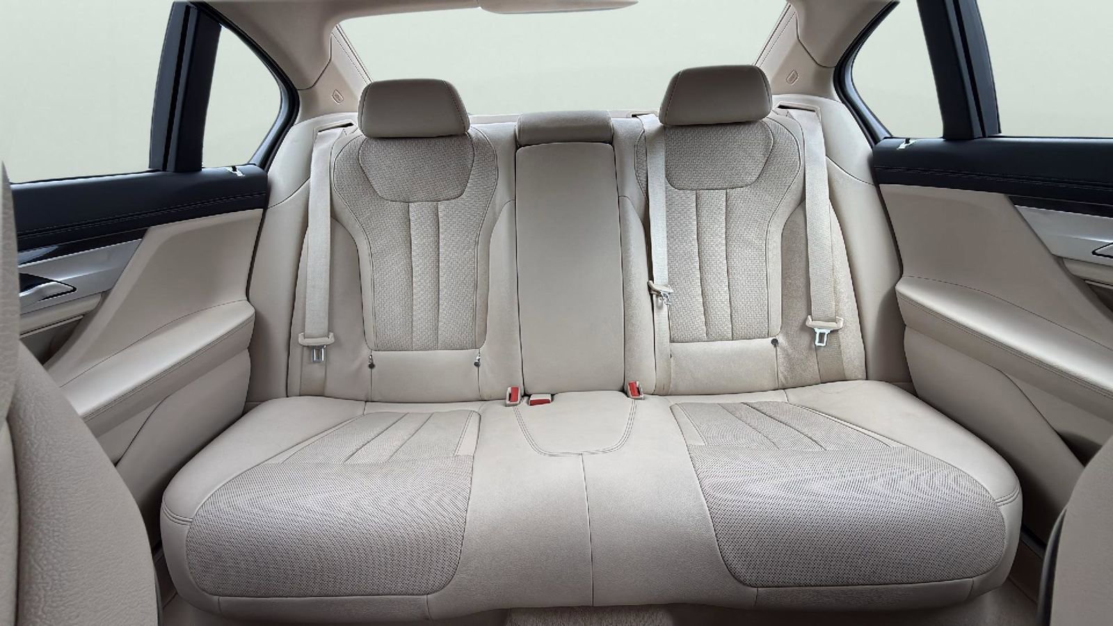 Used 2019 BMW 740i w/ Executive Package image 26