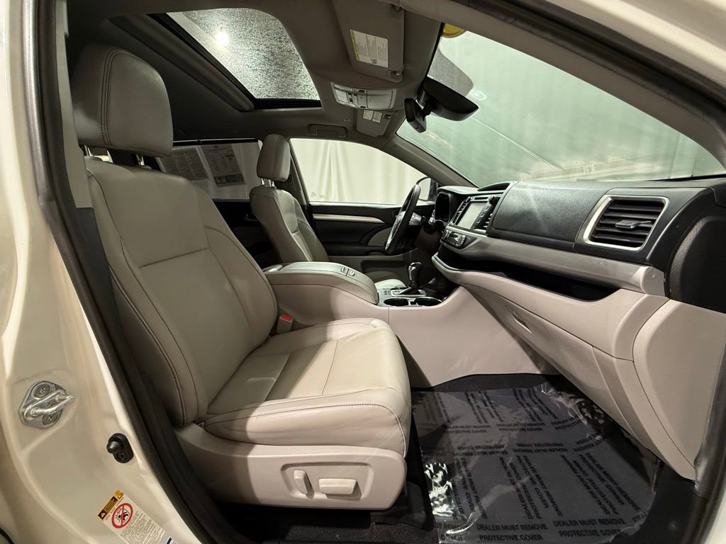 Used 2019 Toyota Highlander XLE image 24