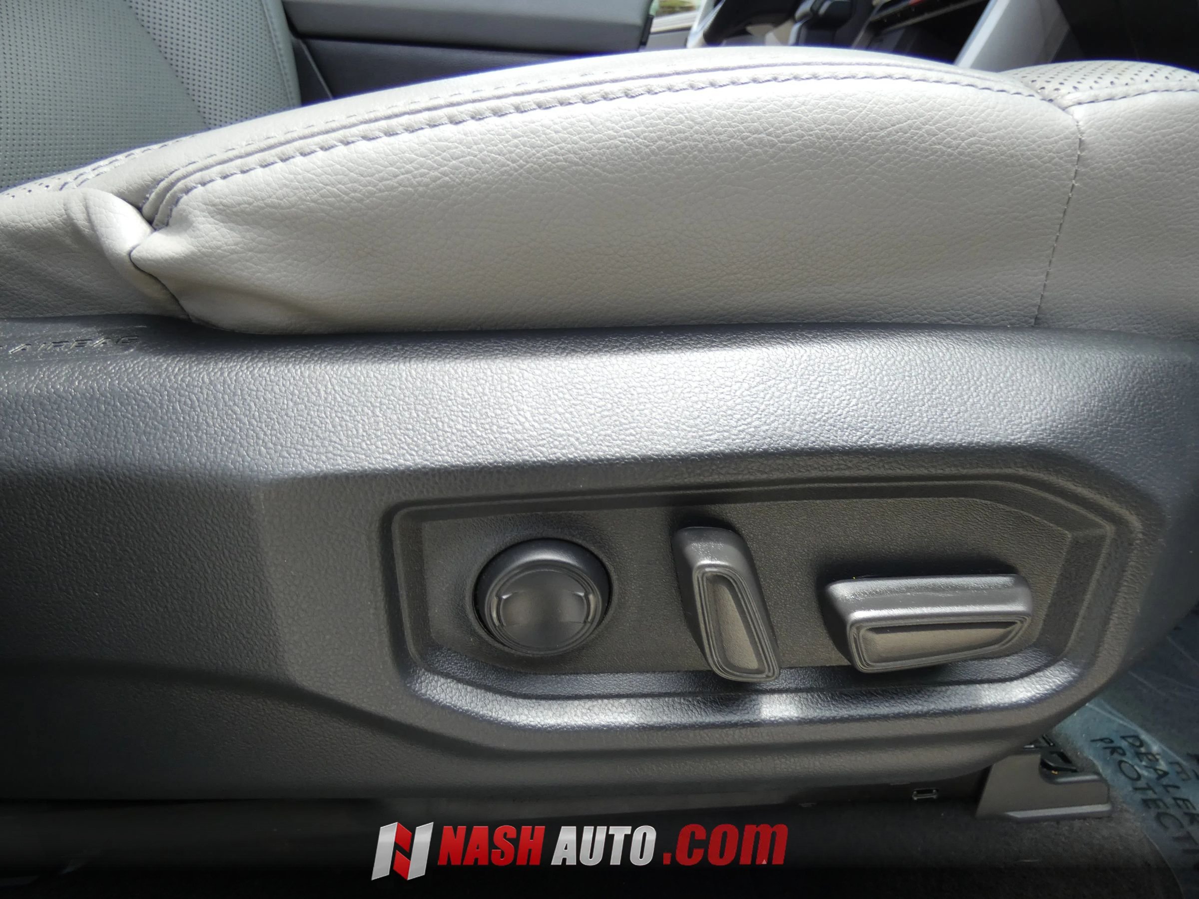 Used 2024 Toyota Tundra Limited w/ TRD Off-Road Package AWD/4WD image 37