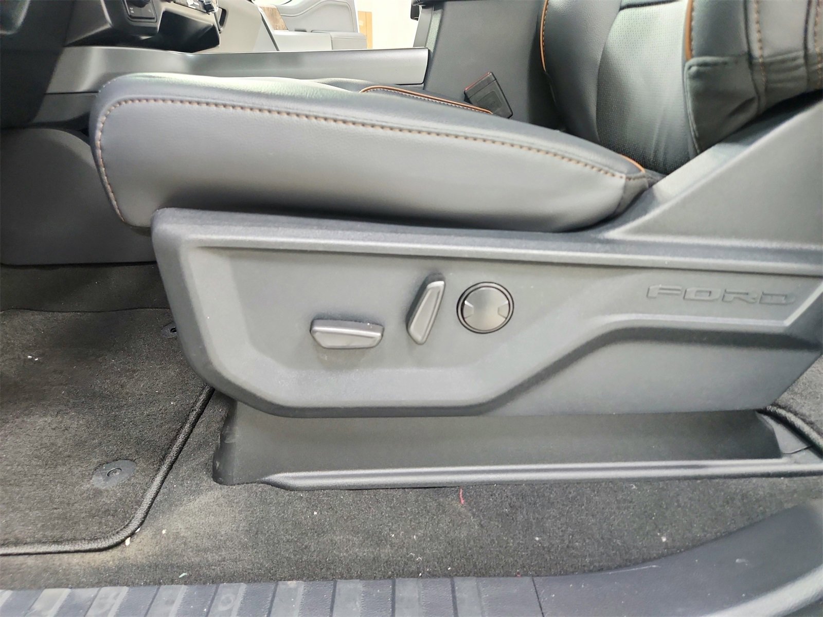 New 2026 Ford F350 Lariat w/ Black Appearance Package image 20