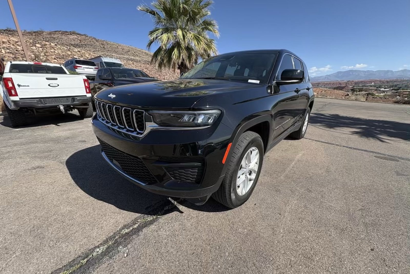 Used 2025 Jeep Grand Cherokee Laredo X w/ Luxury Tech Group I