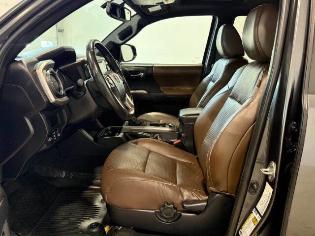 Used 2017 Toyota Tacoma Limited w/ Tow Package image 12