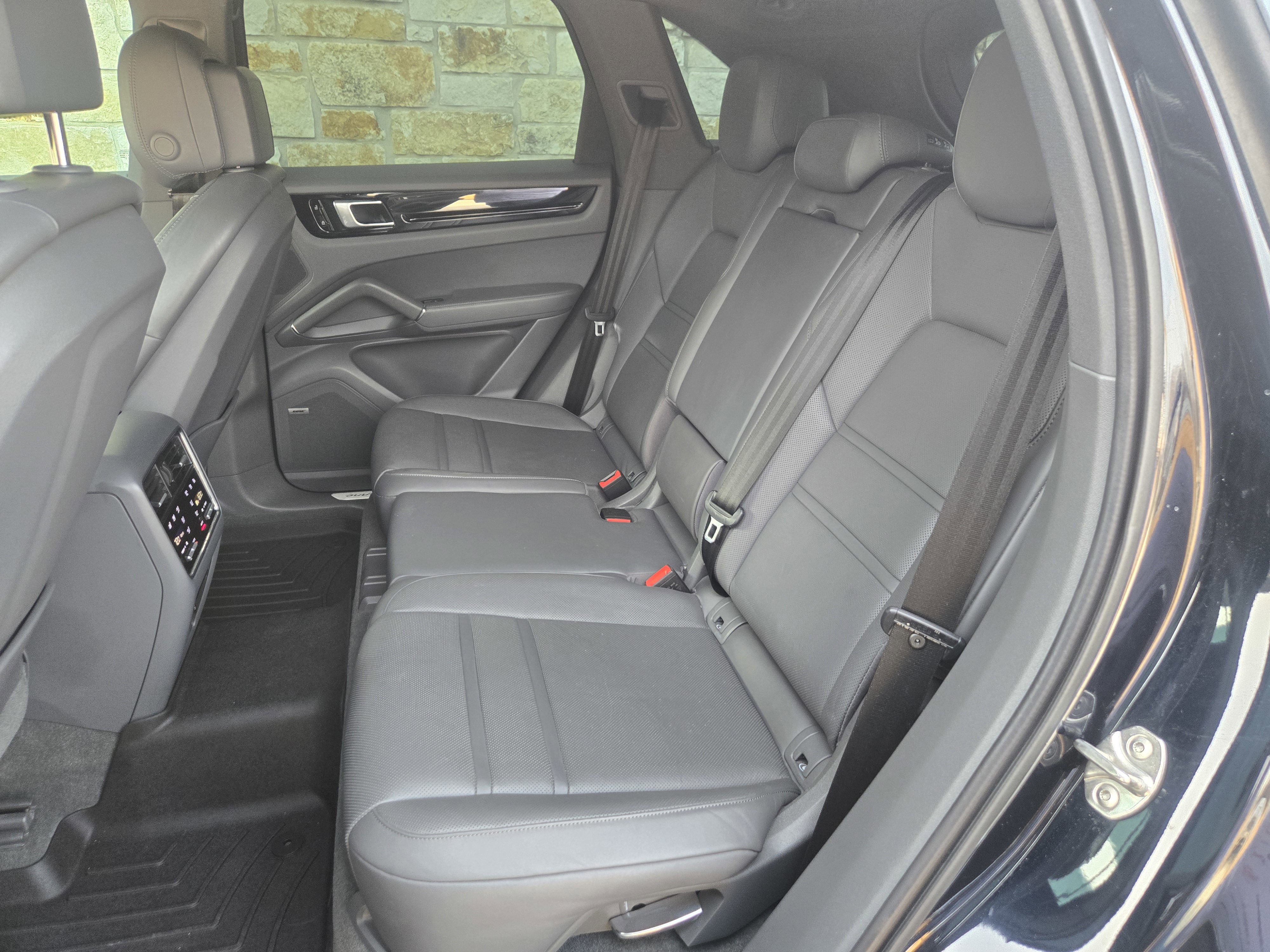 Used 2020 Porsche Cayenne S image 7