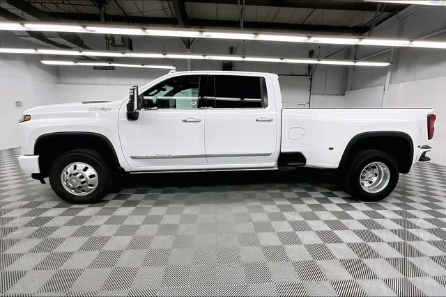 Used 2024 Chevrolet Silverado 3500 High Country w/ High Country Premium Package AWD/4WD image 15