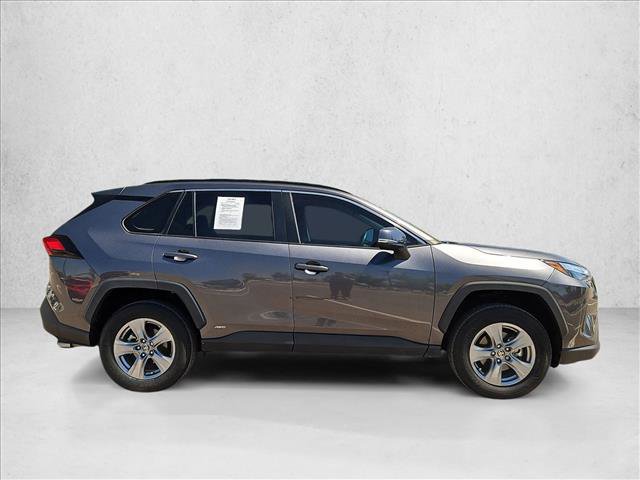 Used 2022 Toyota RAV4 XLE AWD/4WD image 4