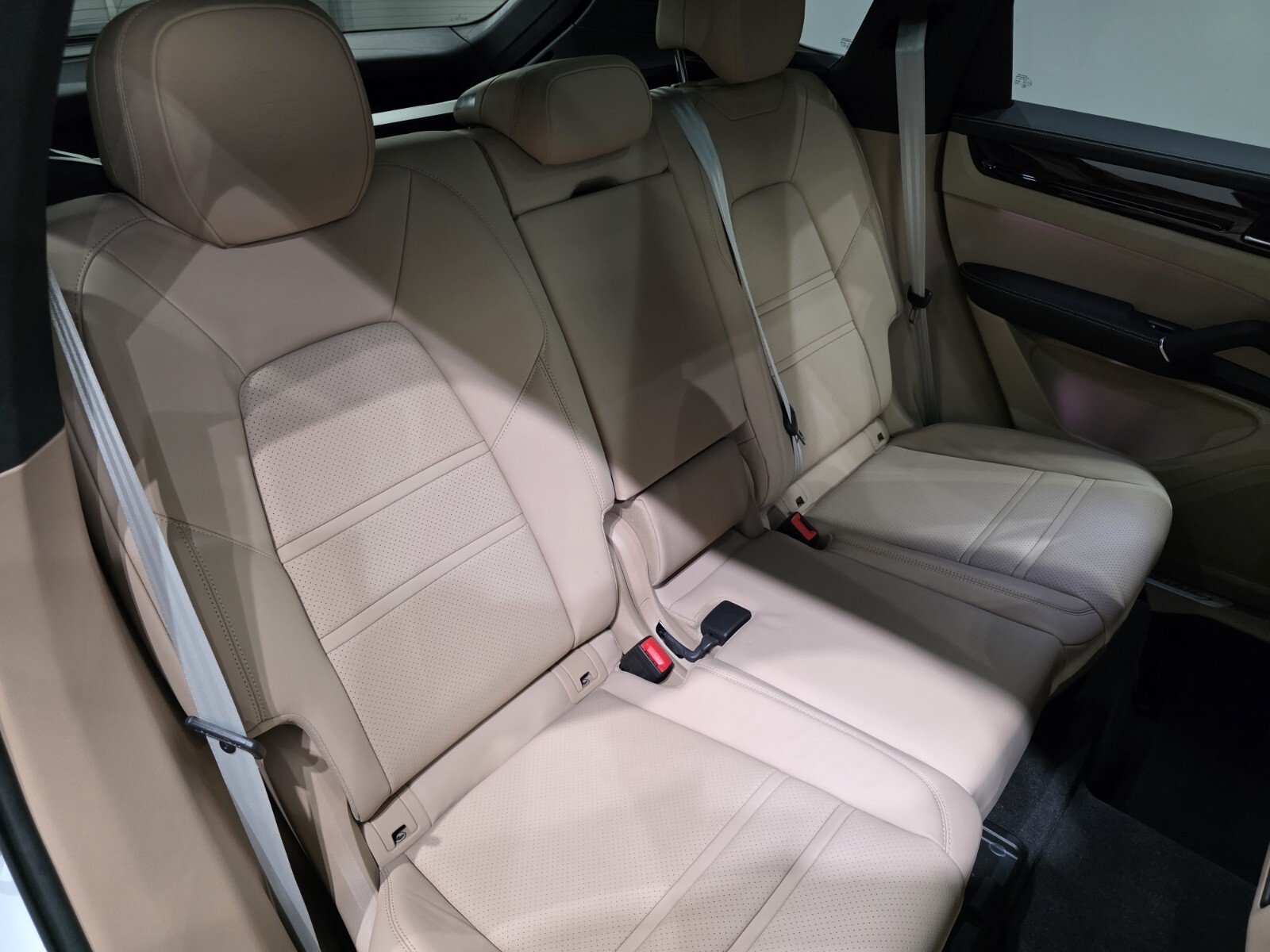 Used 2023 Porsche Cayenne Platinum Edition AWD/4WD image 23