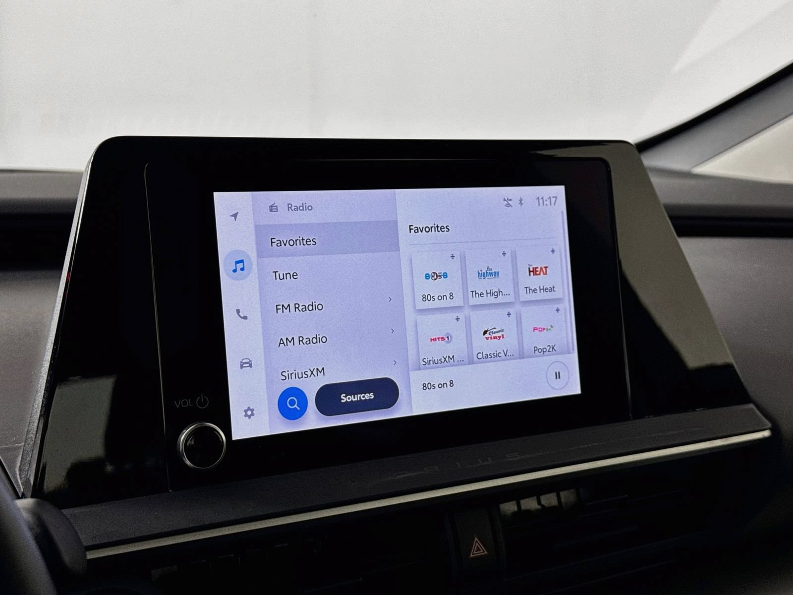 Certified 2025 Toyota Prius LE FWD image 11