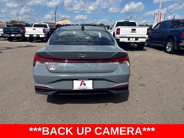 Used 2022 Hyundai Elantra SEL FWD image 4