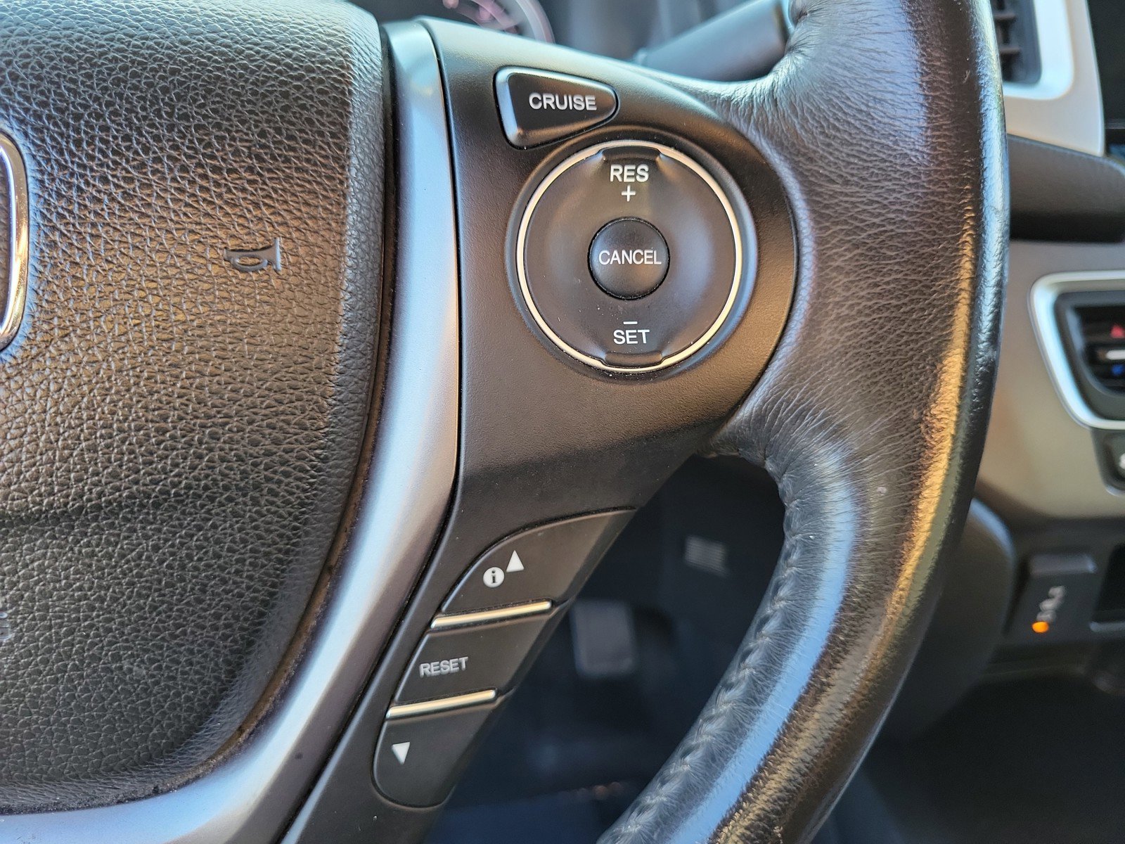 Used 2017 Honda Ridgeline RTL-T image 19