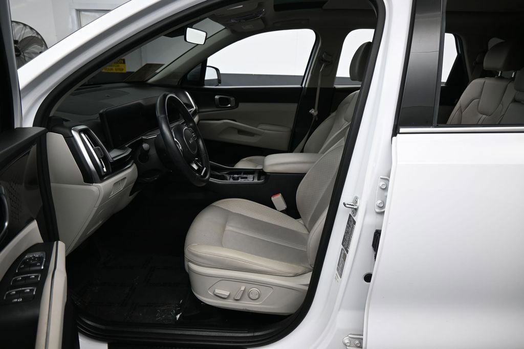 Used 2024 Kia Sorento S w/ Panoramic Sunroof Package FWD image 11