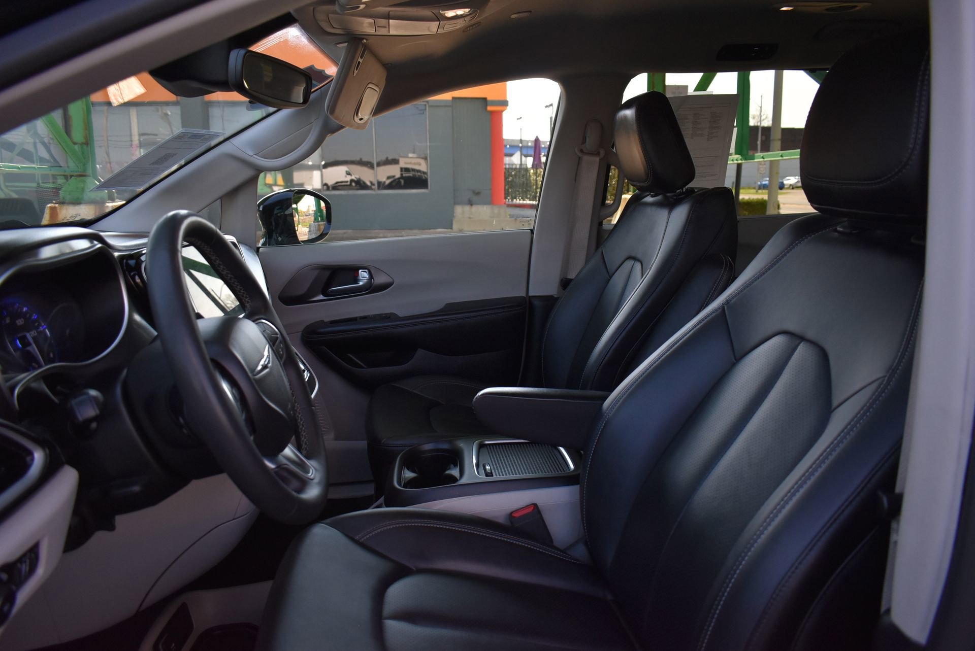 Used 2024 Chrysler Pacifica Touring-L image 16