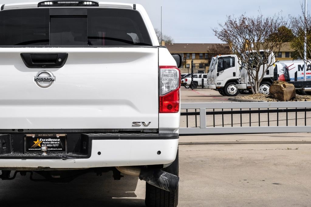 Used 2021 Nissan Titan SV image 46