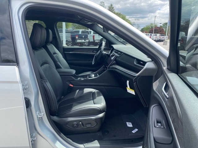 New 2025 Jeep Grand Cherokee L Limited w/ Luxury Tech Group II image 29